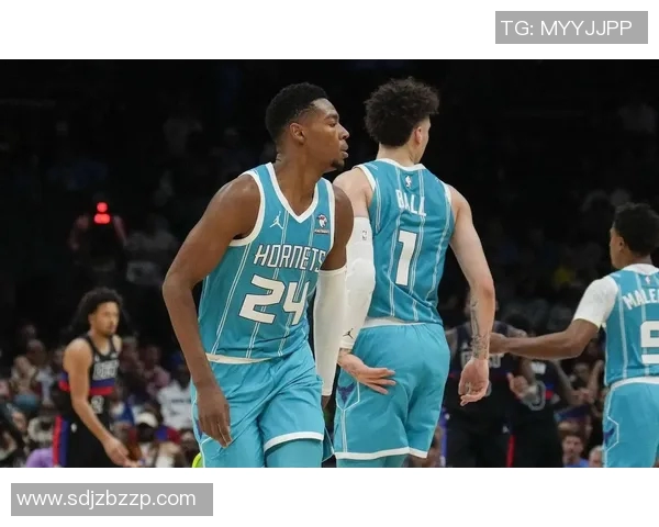 湖人队与黄蜂队激战正酣精彩瞬间回顾与分析